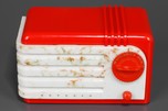 Red Plaskon + Beetle Plastic Detrola 278 ’Super Pee-Wee’ Radio